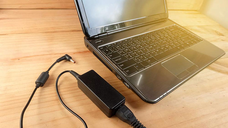 halasmeno-visma-trofodosias-laptop Χαλασμένο βύσμα τροφοδοσίας laptop