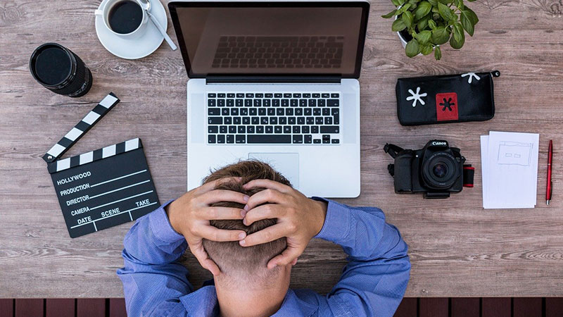 mavrise-i-othoni-tou-laptop &Tau;&epsilon;&chi;&nu;&iota;&kappa;έ&sigmaf; &sigma;&upsilon;&mu;&beta;&omicron;&upsilon;&lambda;έ&sigmaf; laptop &kappa;&iota;&nu;&eta;&tau;ά tablet.